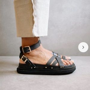 NWT Alohas Buckle Up Sandals